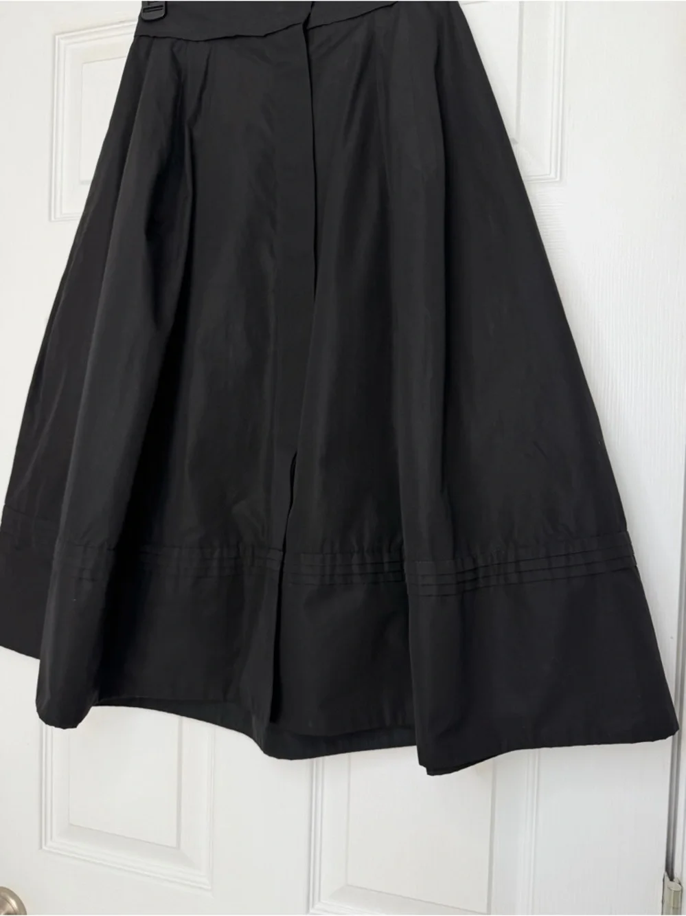 LV Louis Vuitton Size 36 • Black Knee Length Designer Skirt.